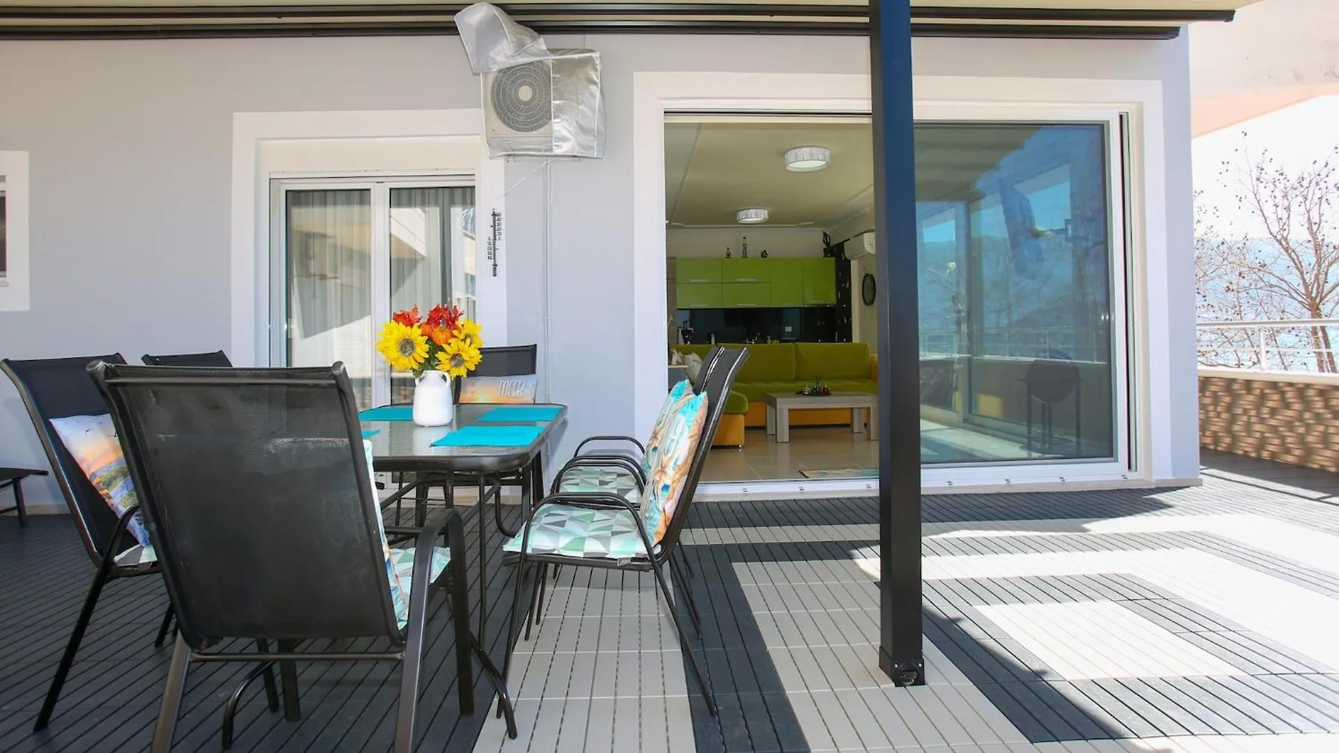 بوتيل Tranquil Apartment For Six Guests فلورا