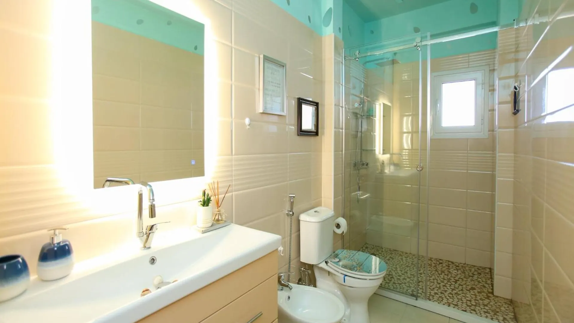 Tranquil Apartment For Six Guests Vlorë Båthotell