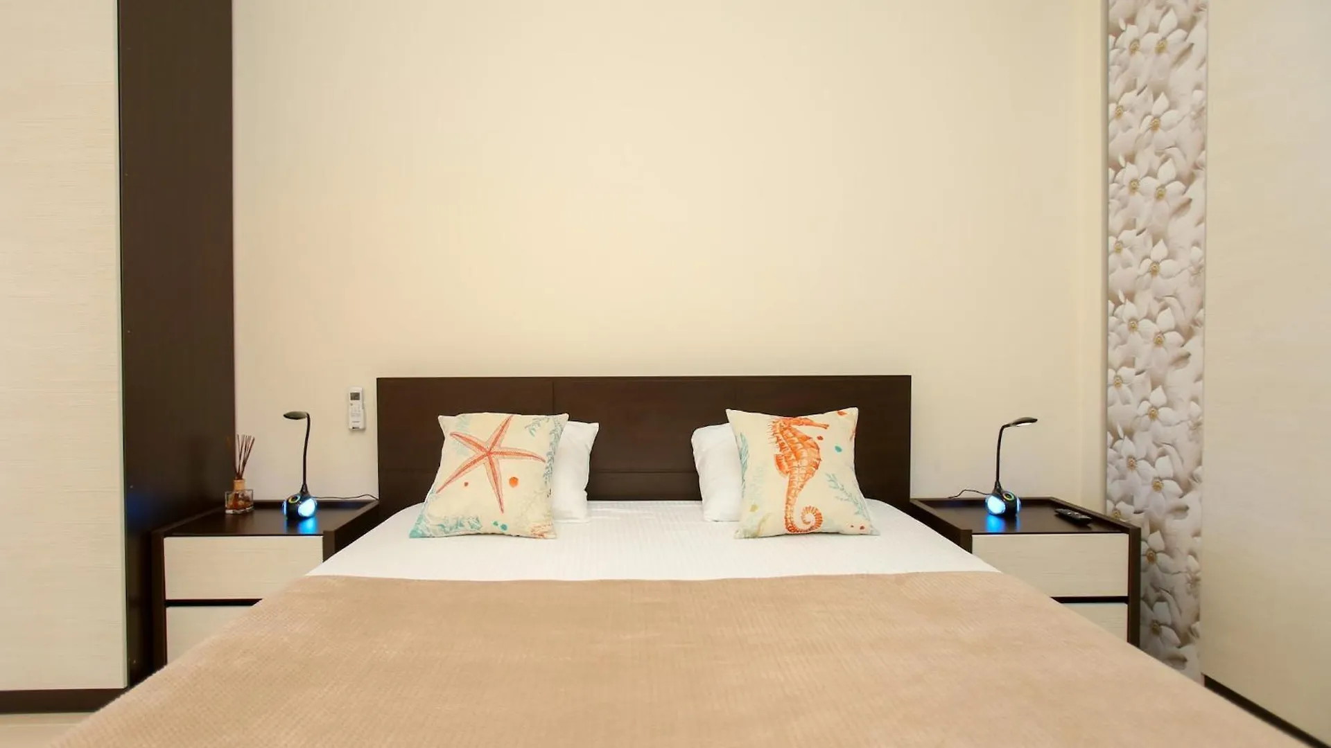 بوتيل Tranquil Apartment For Six Guests فلورا ألبانيا