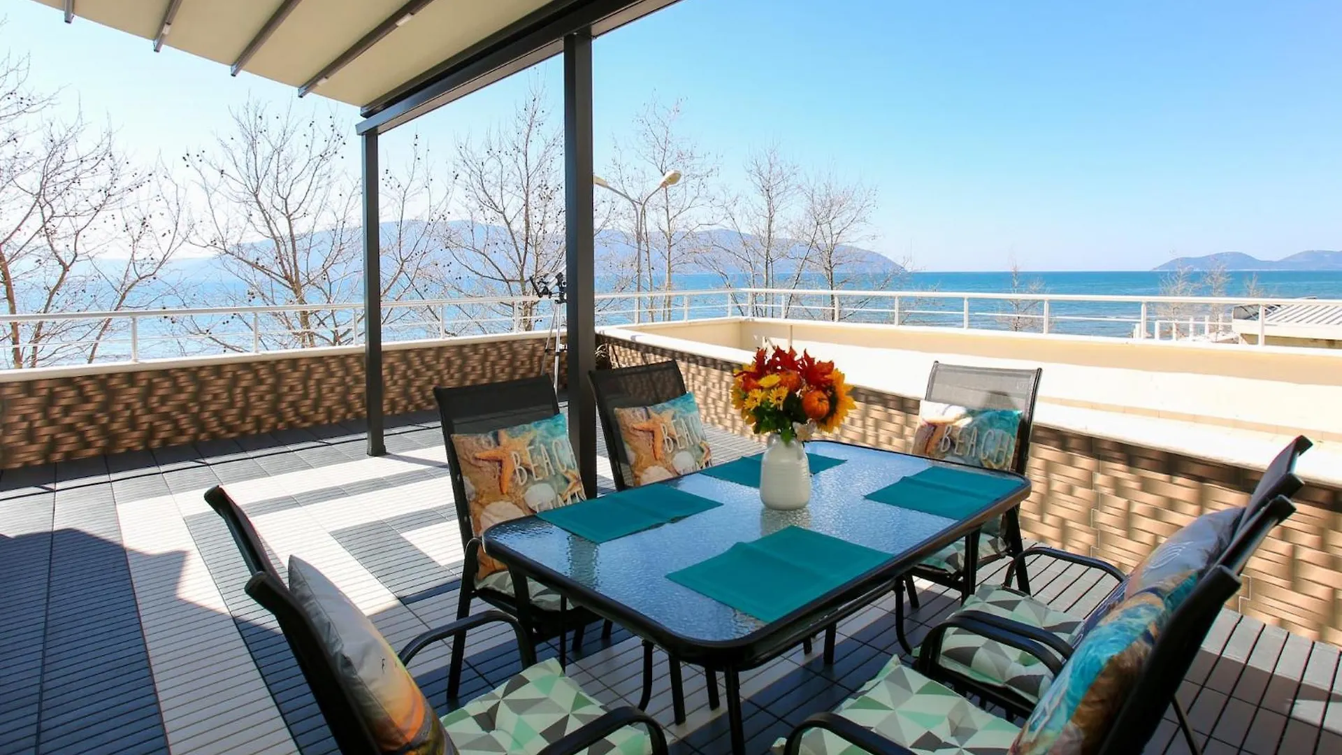 Tranquil Apartment For Six Guests فلورا